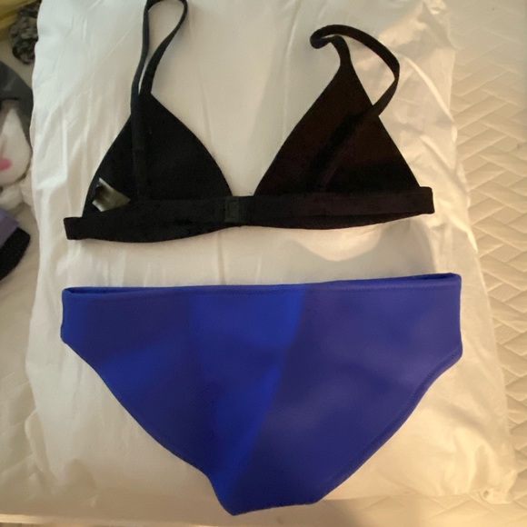 Triangle bikini set! Xs - Picture 2 of 4